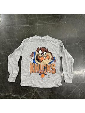 Vintage 1996 gray long sleeve new york Knicks shirt with the Tasmanian devil